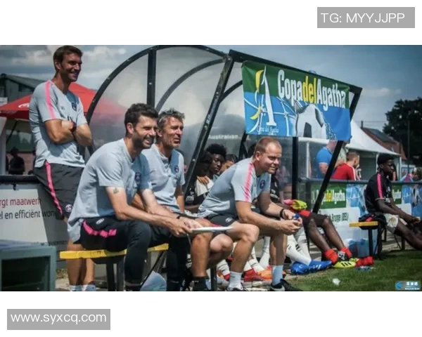 天下足球精彩回顾与分析 每周一晚上8点为你呈现全球足球热潮与精彩瞬间 天下足球精彩回顾与分析 每周一晚上8点为你呈现全球足球热潮与精彩瞬间