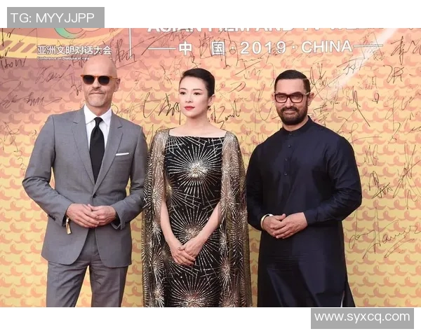 足球巨星红毯亮相盛典 星光璀璨时尚与运动的完美融合 足球巨星红毯亮相盛典 星光璀璨时尚与运动的完美融合